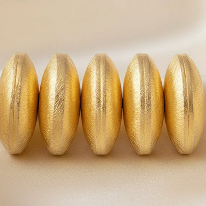 Montecito Brushed Gold Vermeil Disc Bracelet – Sculptural Luxury Stretch Bracelet